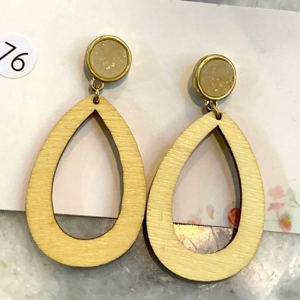 Cream Teardrop Dangle Earrings
